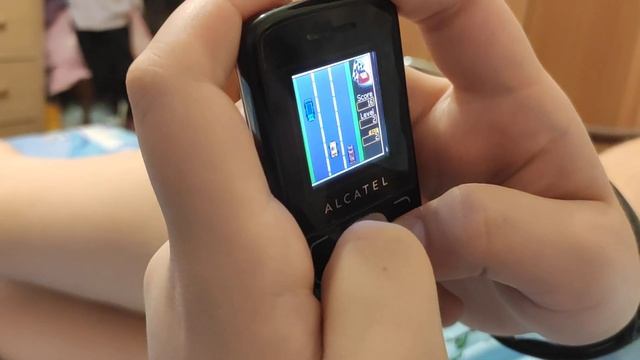 ИГРА НА КНОПОЧНЫЙ ТЕЛЕФОН "F1 СКОРОСТЬ" смотреть онлайн
