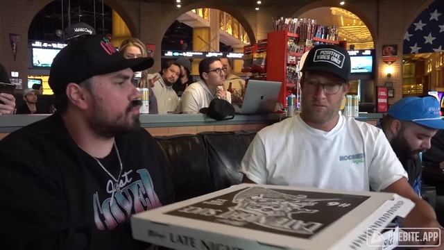 Barstool Pizza Review - Mikey's Late Night Slice (Columbus, OH) смотреть онлайн