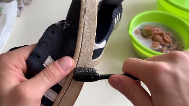 Произвожу чистку АДИДАС CAMPUS подручными средствами (не вилкой) смотреть онлайн