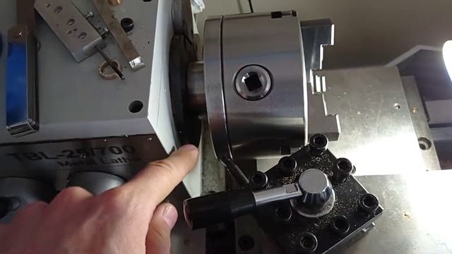 проверяем биение токарного патрона (легкодоступный и точный способ)