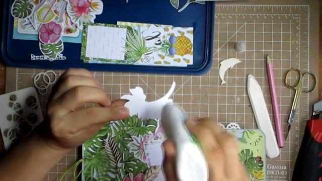 ЧЕТВЕРТЫЙ РАЗВОРОТ / МАСТЕР-КЛАСС /АЛЬБОМ / Чип и Скрап / Tropical Paradise / Фабрика Декору