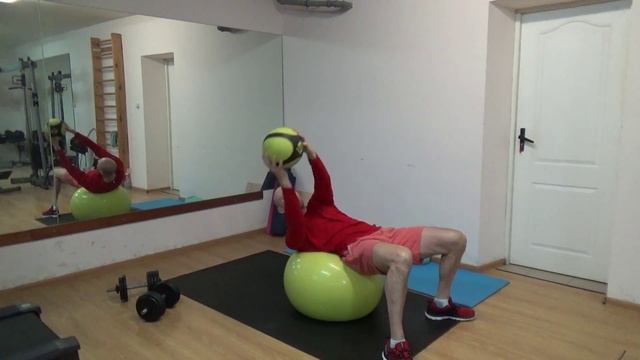 Как накачать пресс на фитболе смотреть онлайн
