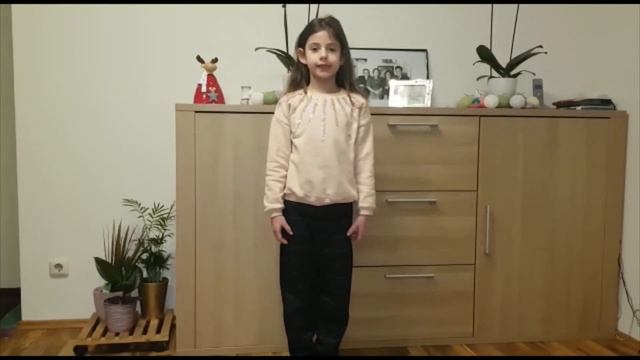 Эмилия читает стихотворение Есенина "Осень" смотреть онлайн