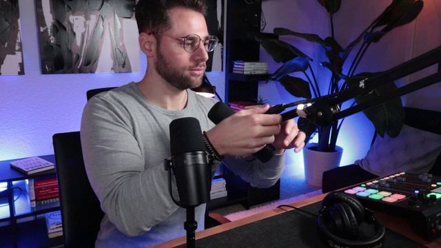 SHURE Mic Wars! | SHURE MV7 Vs SHURE SM7B Sound Comparison