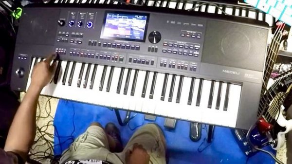 Kris Nicholson Test Drives The Medeli AKX10 Arranger Workstation Keyboard