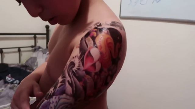 11 YEAR OLD DOES FAKE TATTOO PRANK ON DAD!! смотреть онлайн
