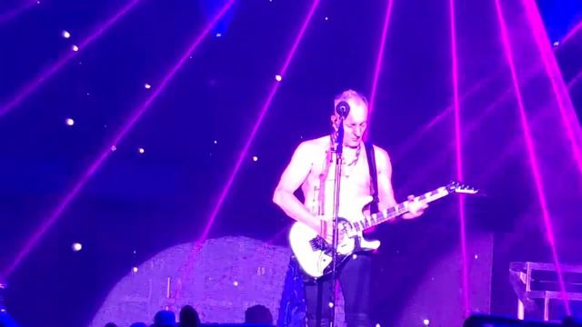 Def Leppard. Phil Collen. Love Bites. Vegas.