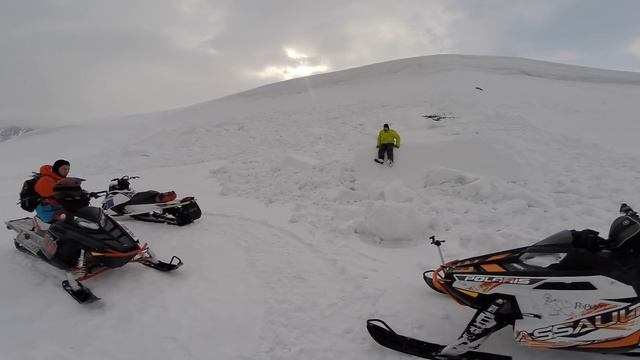 Сошла лавина в горах Полярный Урал снегоход смотреть онлайн
