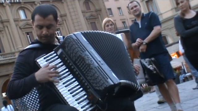 Libertango Piazza della Repubblica musicisti di strada 04-06-10.wmv смотреть онлайн