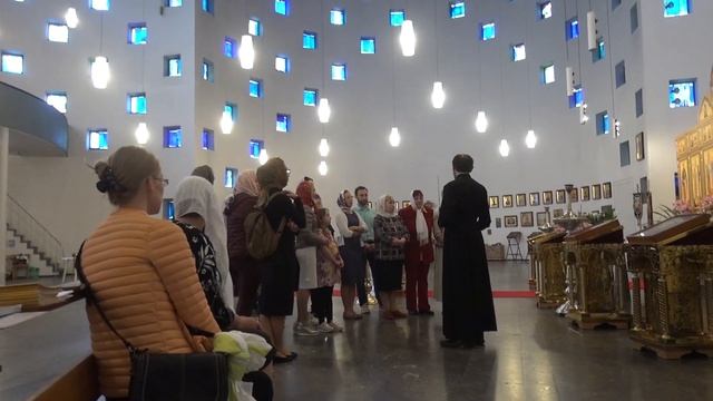 Экскурсия по храму, 1-я часть: вход, иконы, молитвы, иконостас. смотреть онлайн