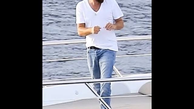 Leo DiCaprio Karate Kicks on Yacht in St Tropez смотреть онлайн