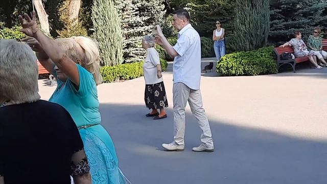 РОЗЫ РОЗЫ РОЗЫ ЭТО ТЫ смотреть онлайн