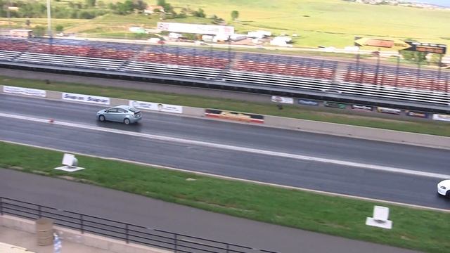 Toyota Prius beats Honda civic смотреть онлайн