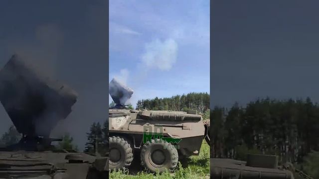 ❗Работа мобильной системы минирования Наши умельцы сконструировали этот аппарат на базе БТР для быс смотреть онлайн