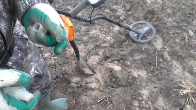 Начинающий кладоискатель против бывалого!!! смотреть онлайн