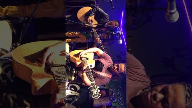 Felices los 4 En vivo Kewdy de los santos смотреть онлайн