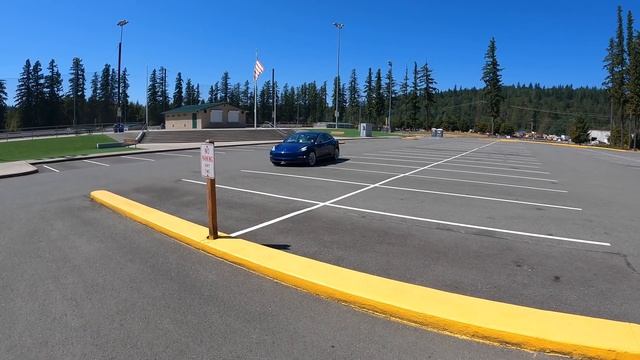 Tesla Update 2021.4.18.11 Deep Dive \\ Summon, Autopark, Cornering, Lines смотреть онлайн