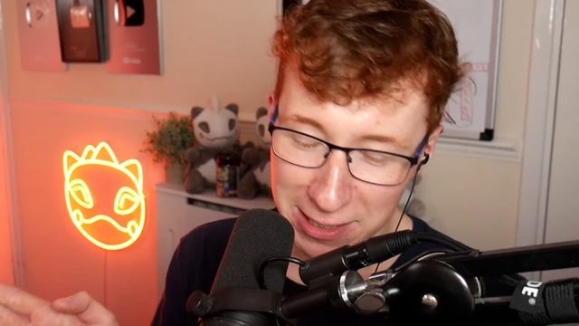 Patterrz Reacts to "When Dumb Karens Try To Fight Cops" смотреть онлайн