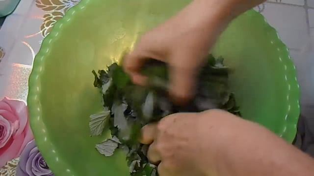 Чай из листьев малины.Самый простой способ ферментации. смотреть онлайн