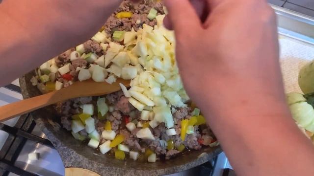 Адски вкусный рецепт! ФАРШИРОВАННЫЕ ОВОЩИ в духовке 12+ смотреть онлайн