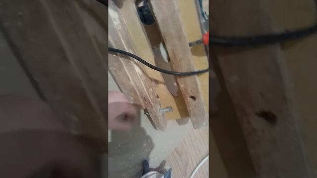 Установка дверей.Врезка замка самодельным кандуктором. смотреть онлайн