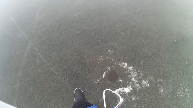 Отдых на зимней рыбалке. СУМАШЕДШИЙ КЛЁВ НОВОГОДНЕГО ОКУНЯ. смотреть онлайн