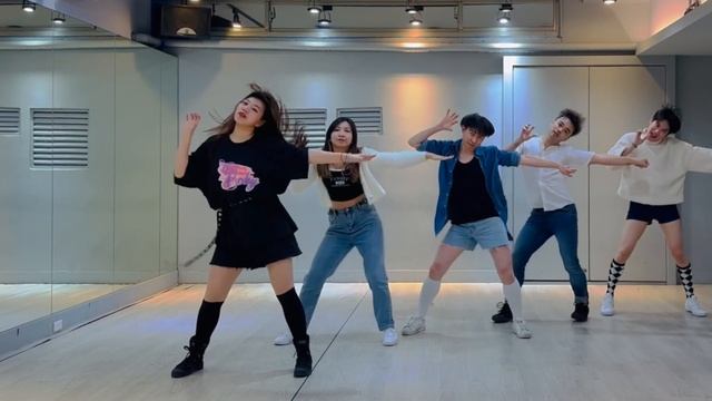 LE SSERAFIM-Antifragile dance cover смотреть онлайн