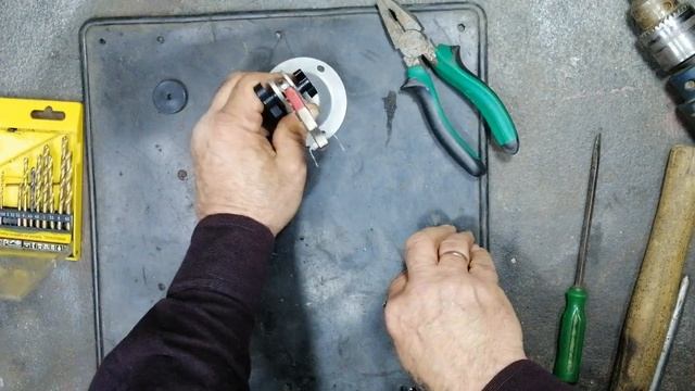 Третья рука для пайки. Держатель для пайки радиодеталей и плат. смотреть онлайн