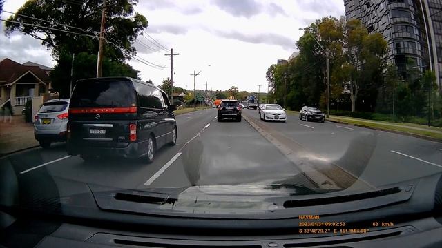 Navman MiVue™ ALTA Integrated Dash Cam смотреть онлайн