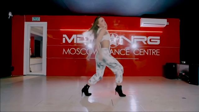 МНЕ НРАВИТСЯ - POLOVINKA BIILCLA// PAMPURA ANZHELA HIGH HEELS смотреть онлайн