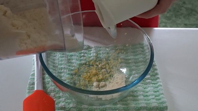 Lemon And Cardamom Scones Recipe (Orange liqueur optional) смотреть онлайн