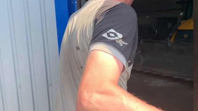 ПОКАЗАЛИ ЧЕРНИГОВ // ПОКАЗАЛИ РАБОЧИЙ ЦЭХ // ОТРЕМОНТИРОВАЛИ ЗЕРКАЛО JCB 3cx смотреть онлайн