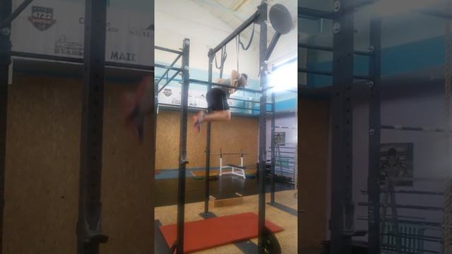 Николай Воловиков выполняет 21 выход на кольцах смотреть онлайн