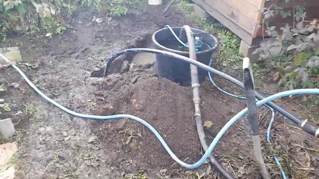 Скважина на месте болота. обсадка в сером песке. смотреть онлайн