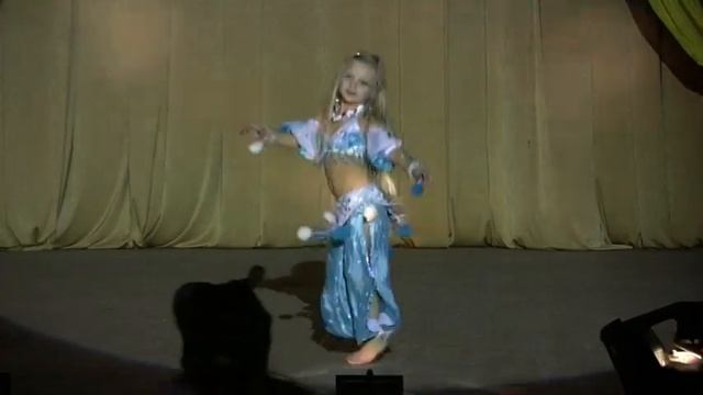 Пятилетняя София Смоляр танцует восточный танец смотреть онлайн