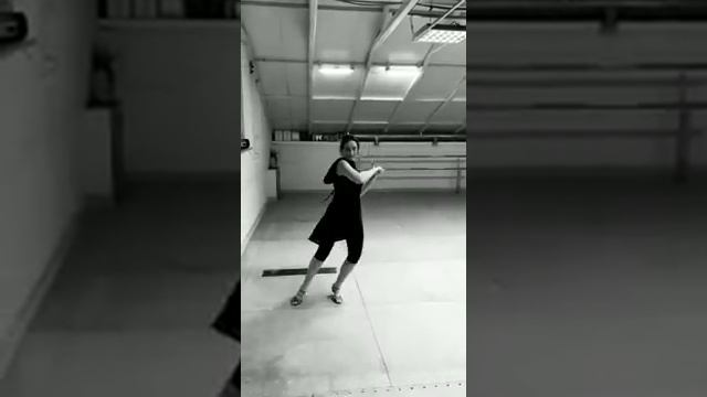 Танец с оружием. Фланкировка. Шоу-номер. Хореограф Наталья Юшкова. ШТиФ "FoxDance". смотреть онлайн