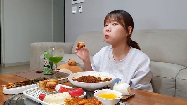 ?한우토핑 불닭게티에 멘보샤+칠리새우 먹방? 가성비 미띤 방구석 중식파티! 불닭볶음면 짜파게티 혼술 요리 NOODLE MUKBANG ASMR EATINGSHOW REALSOUND