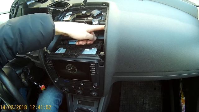 VW GOLF 5 - как снять магнитолу? Radio Removal смотреть онлайн