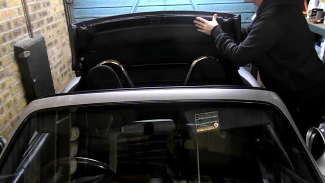 Mazda MX-5 How To Get The Roof Down And Up