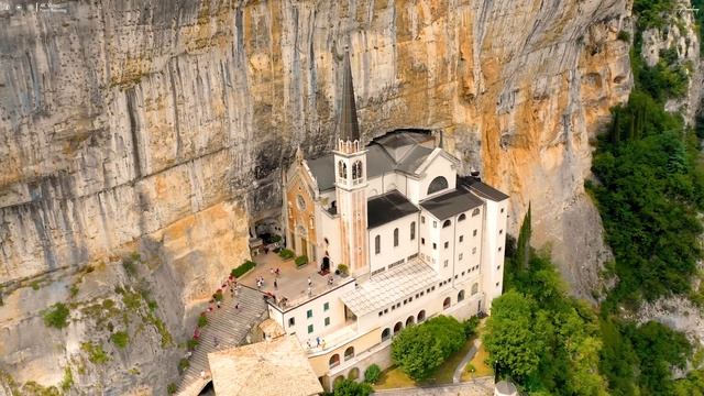 FLYING OVER ALPS (4K UHD) - Relaxing Music Along With Beautiful Nature Videos - 4K Video HD смотреть онлайн
