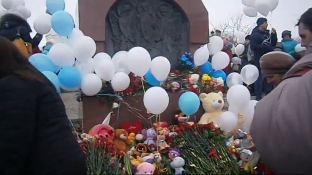28 марта 2018, г. Троицк скорбит по погибшим в ТРЦ "Зимняя вишня", г. Кемерово (25.03.2018). смотреть онлайн