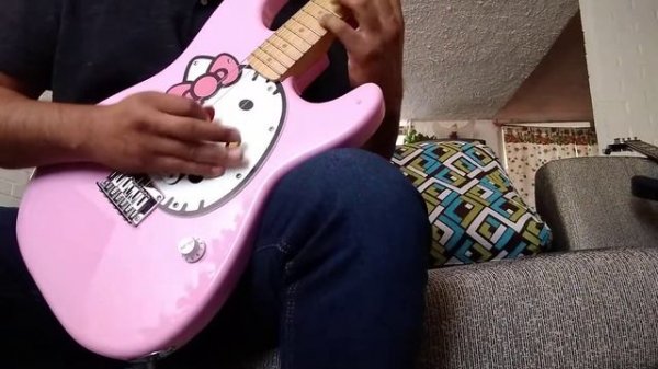 Fender Squier Hello Kitty Guitar Solo... Shred !!!