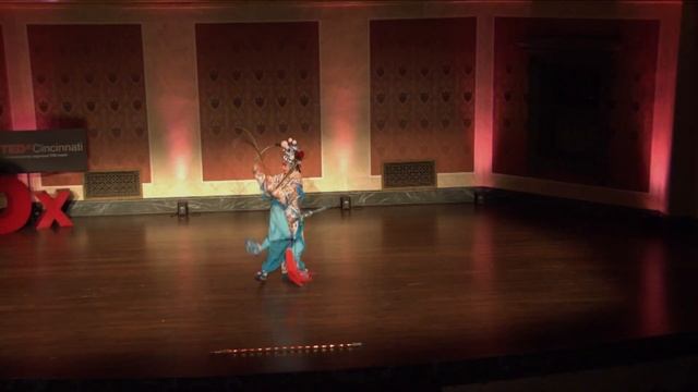 Peking Opera Performance to Hu village | Judi Hu | TEDxCincinnati смотреть онлайн