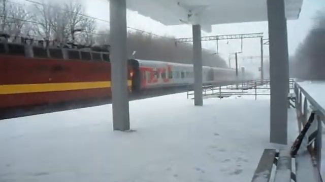 Электровоз ЧС4Т-243 с пассажирским поездом смотреть онлайн
