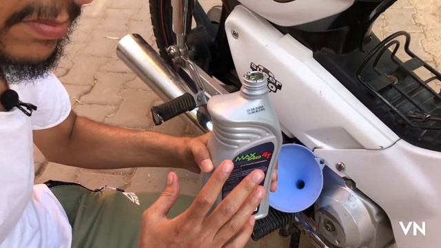 طريقة سهلة وصحيحة باش تبدل زيت محرك (الدراجة ??النارية )معا معلومات أخرا Engine oil chang?? смотреть онлайн