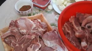 Свиные стейки на мангале. Как правильно мариновать мясо, быстро и вкусно.