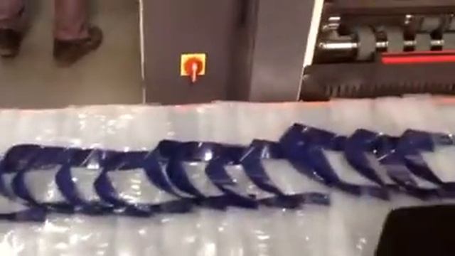 Линия по производству пакетов с петлевой и прорубной ручкой SLTK-1 смотреть онлайн