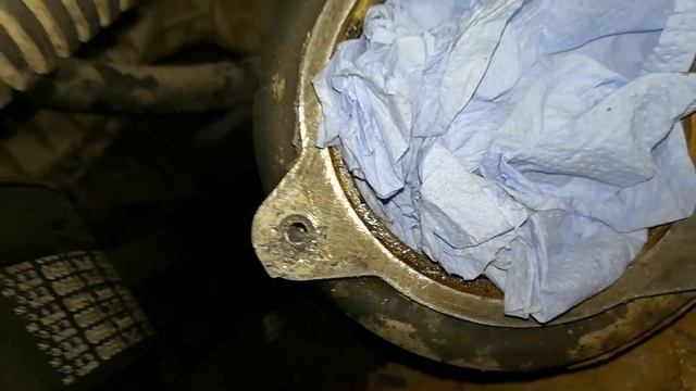 Renault грузовик удаление обломанного болта крепления термостата смотреть онлайн