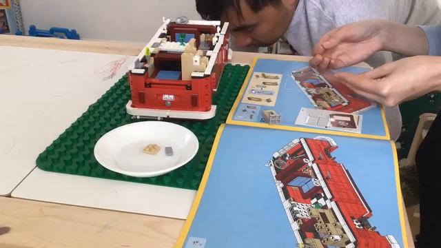 Timelapse Lego Build Volkswagen T1 Camper Van смотреть онлайн