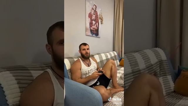 Опасная игра, отвечать на вопросы быстро и не задумываясь, мужики будьте бдительны, прикол, smile)) смотреть онлайн